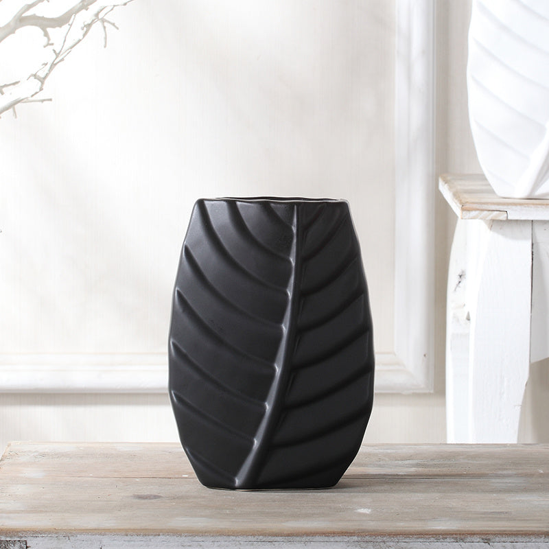 Modern Leaf-Shaped Ceramic Vase – Nordic Luxury Table Decor