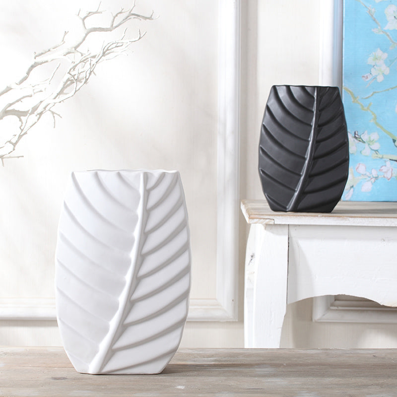 Modern Leaf-Shaped Ceramic Vase – Nordic Luxury Table Decor